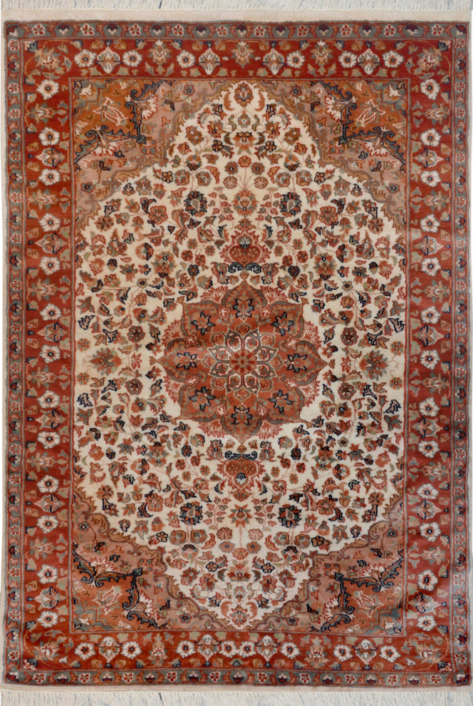 Handmade Ivory Persian Silk Isfahan Rug 4' 1" x 6' 1" (ft)