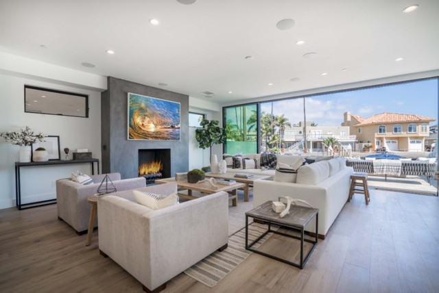Trendy home design photo in Orange County
