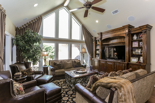 Grogan's Point Traditional traditional-family-room