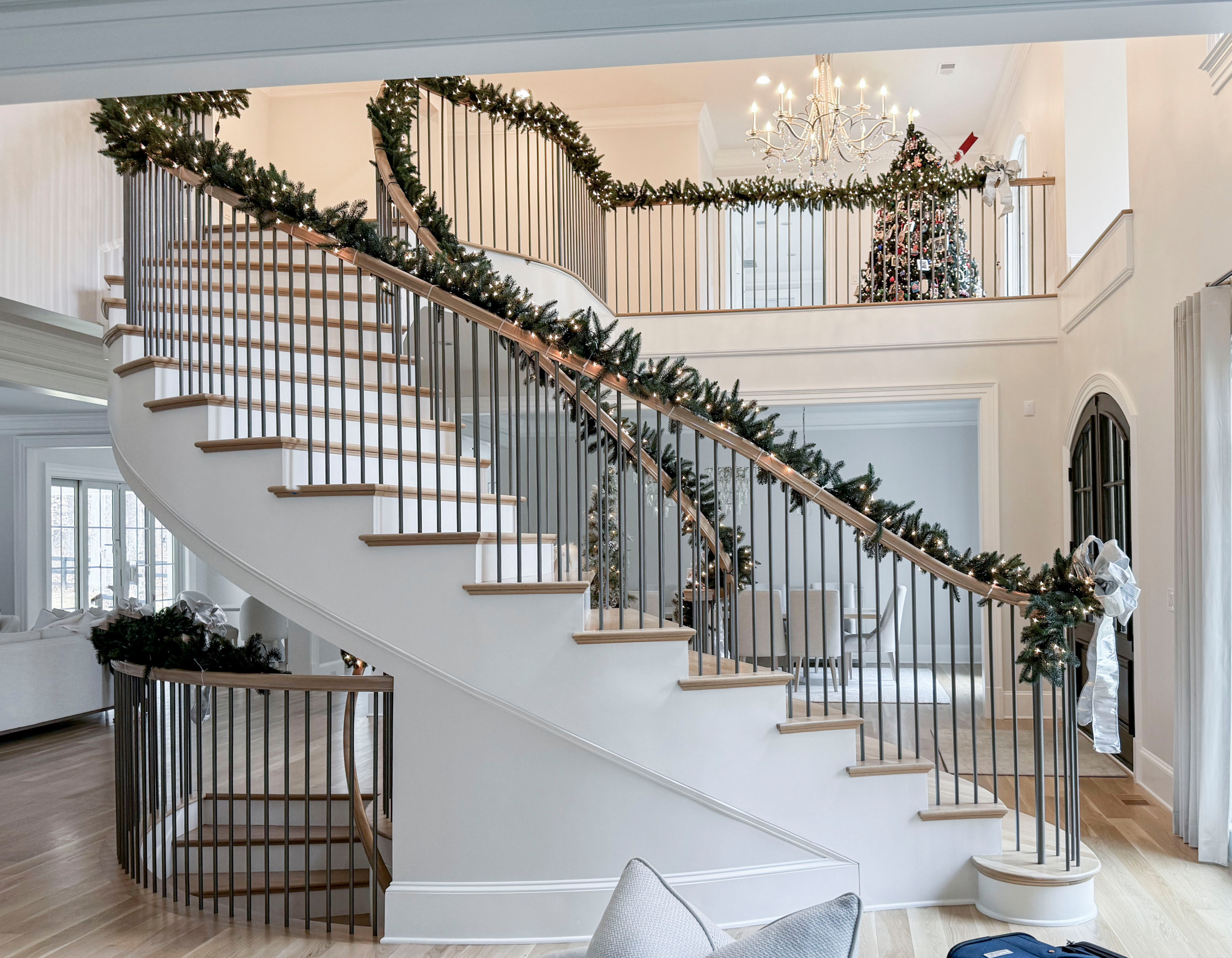 116_Elegant & Eye-catching Curved Staircase, Leesburg VA 20175