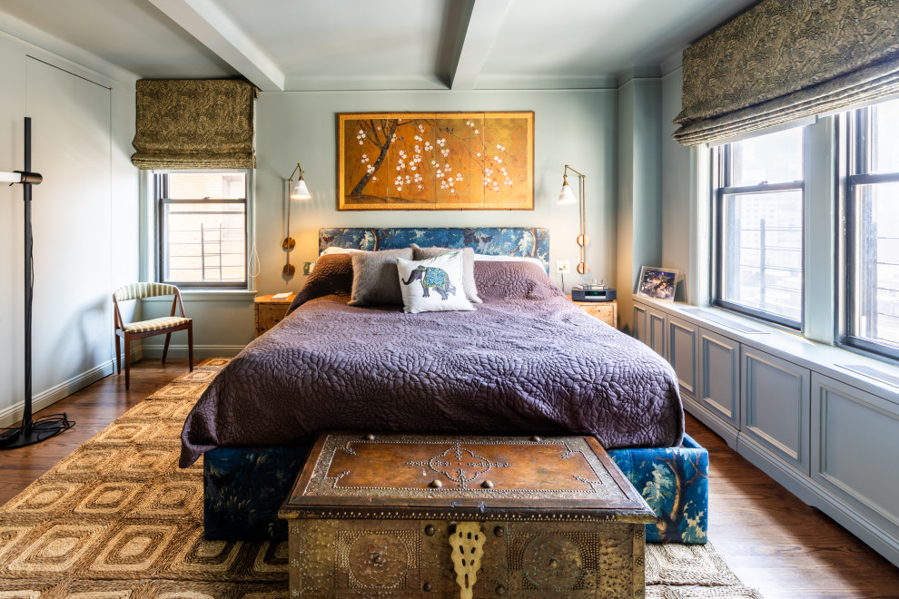Bedroom - transitional bedroom idea in New York