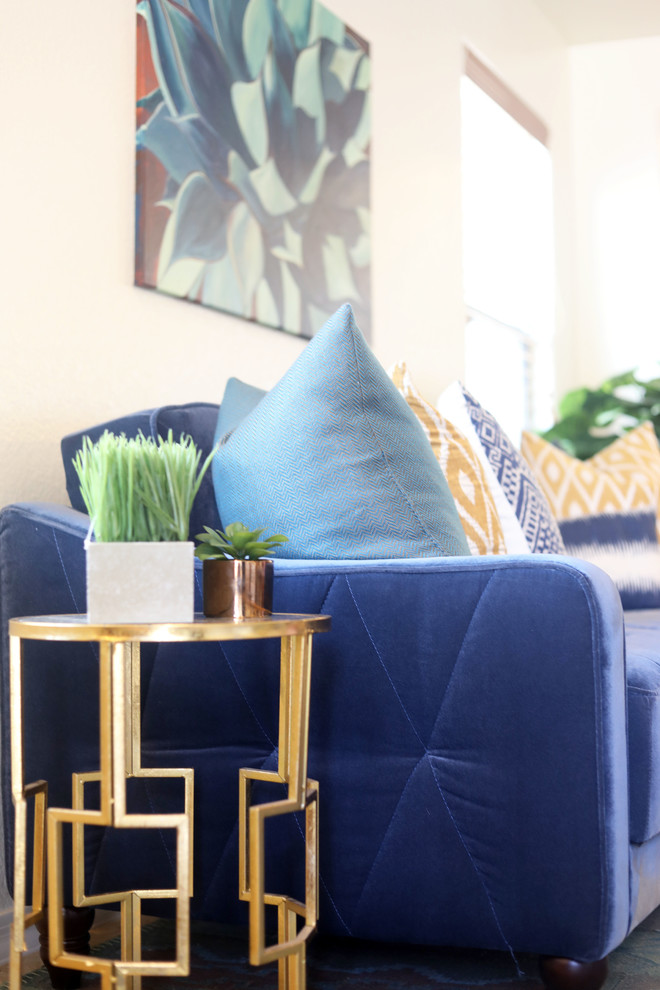 Transitional home design photo in Phoenix