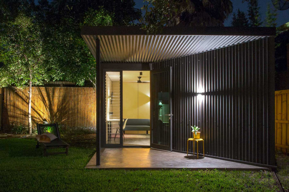 Photo of a contemporary shed and granny flat in Sydney.