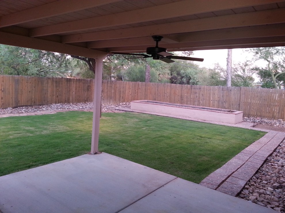 Inspiration for a rustic home design remodel in Phoenix