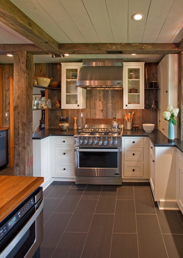 Kitchen - industrial kitchen idea in Philadelphia