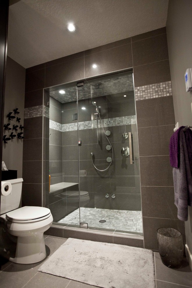 Inspiration for a transitional bathroom in Calgary.
