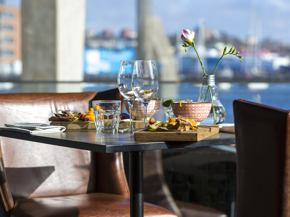 Черное и голубое