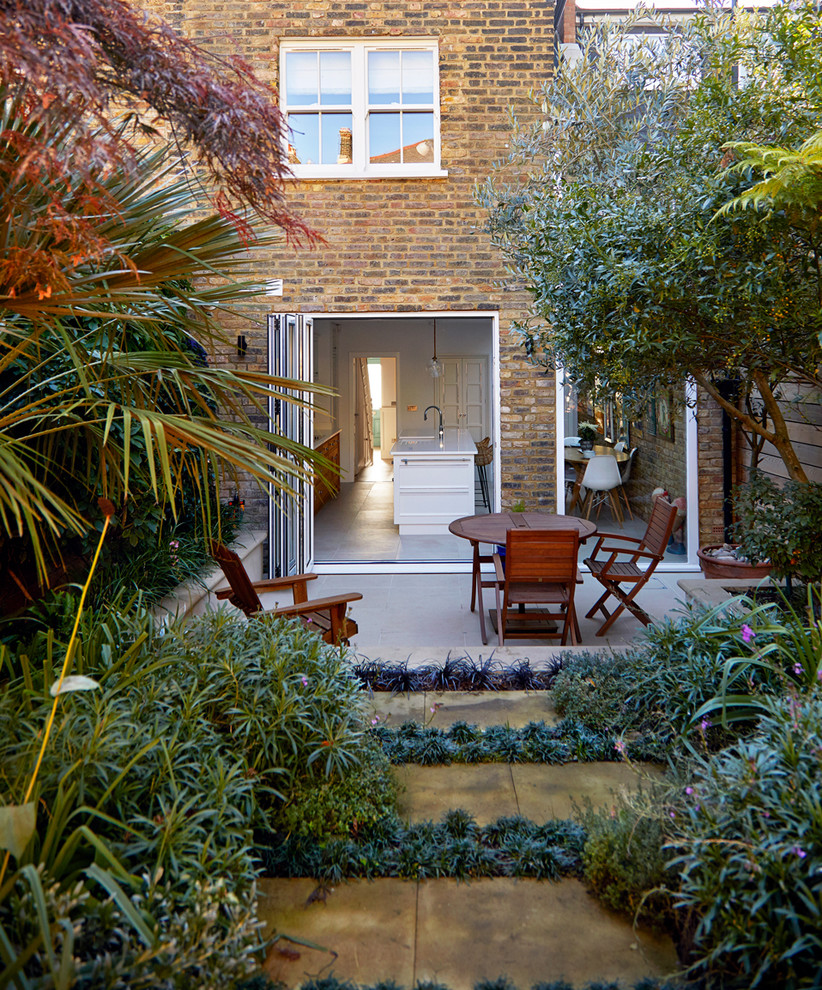 Inspiration for a transitional garden in London.