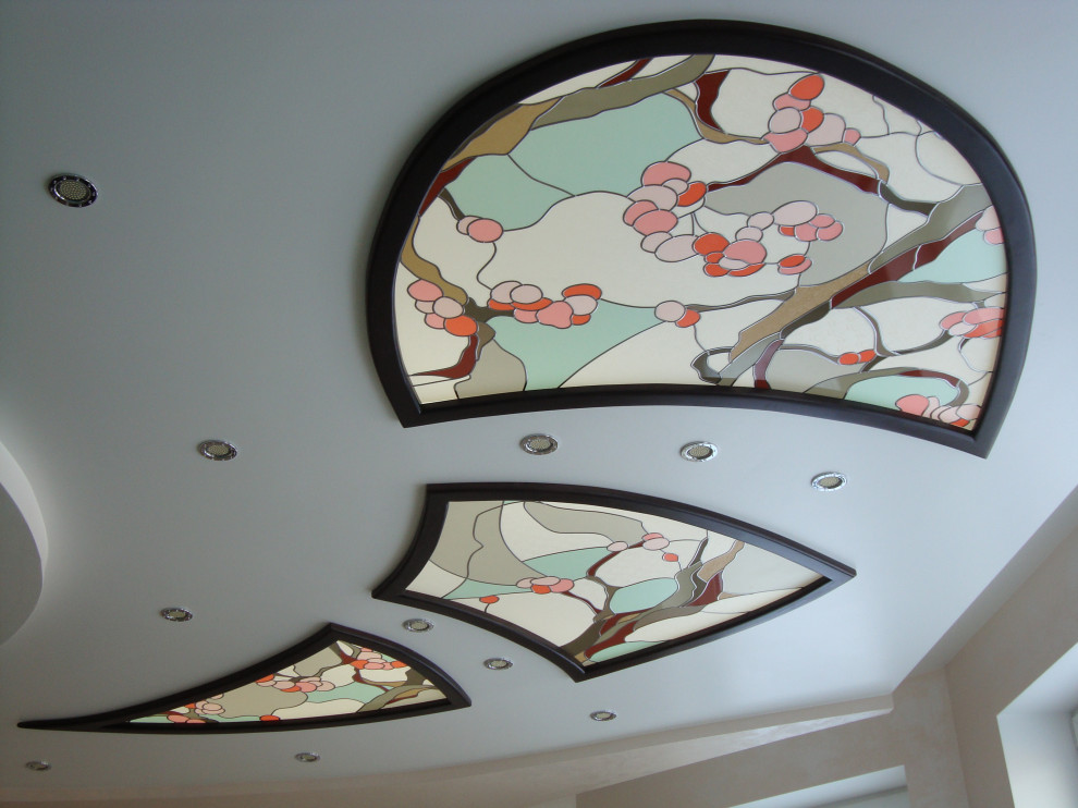 Витраж в потолок (загородный дом)