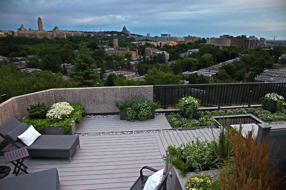 Photo of a small contemporary deck in Montreal.
