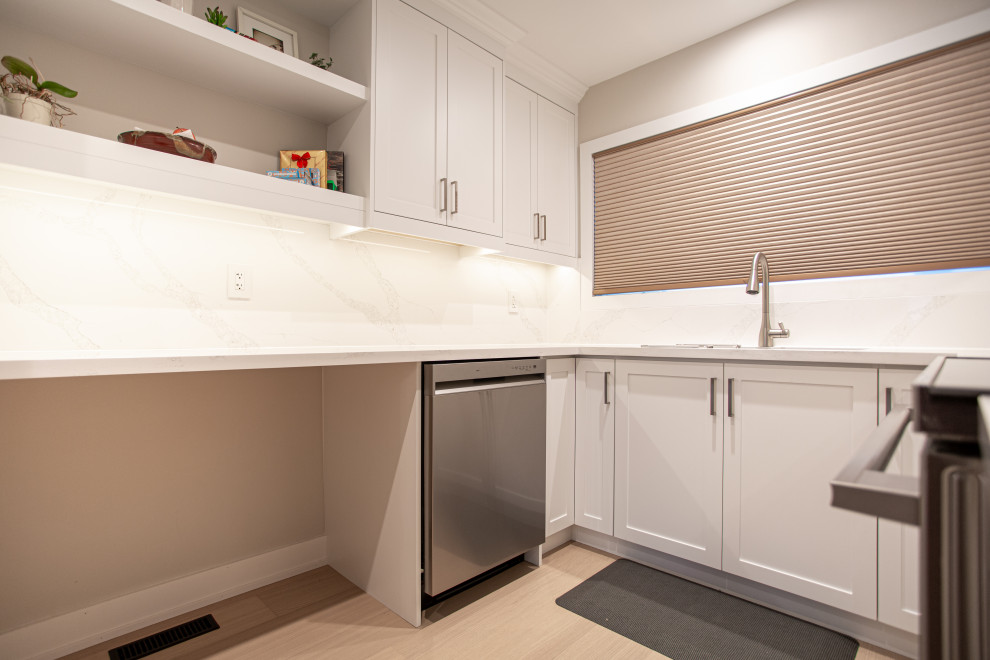 Inspiration for a transitional home design remodel in Toronto