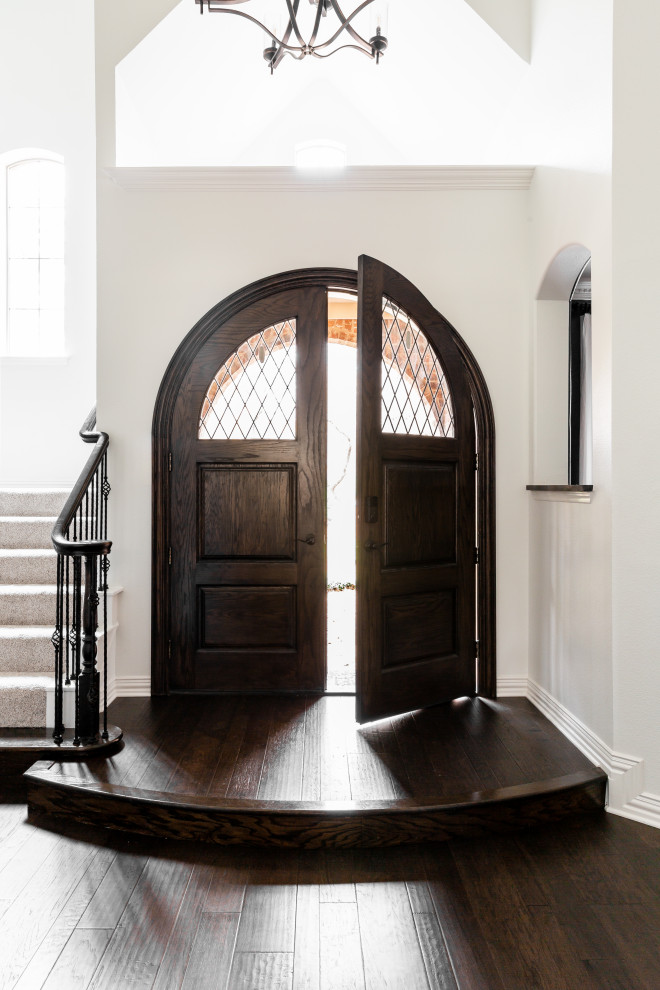 Entryway - traditional entryway idea in Dallas