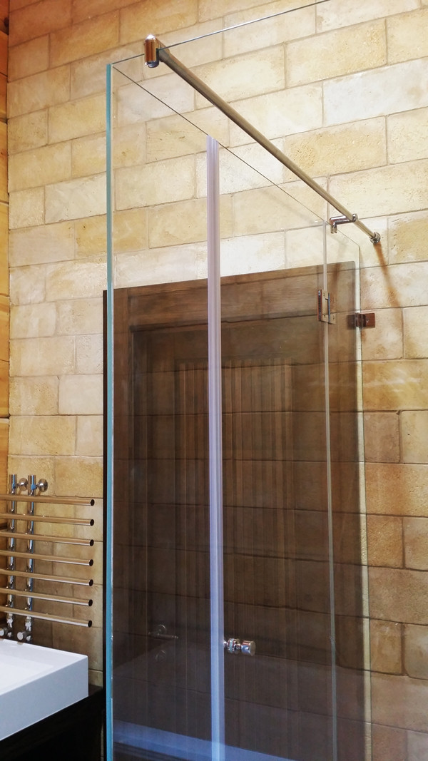 Калачево. Стеклянные ограждения в ванных комнатах