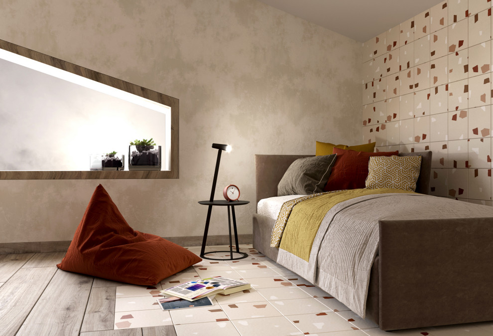 Bild på ett stort funkis könsneutralt barnrum kombinerat med sovrum och för 4-10-åringar, med orange väggar och klinkergolv i keramik
