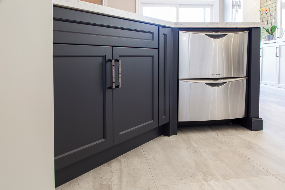 Home design - transitional home design idea in Toronto