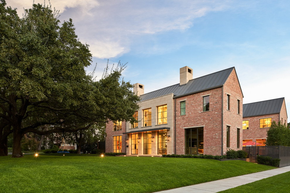 Transitional home design photo in Dallas
