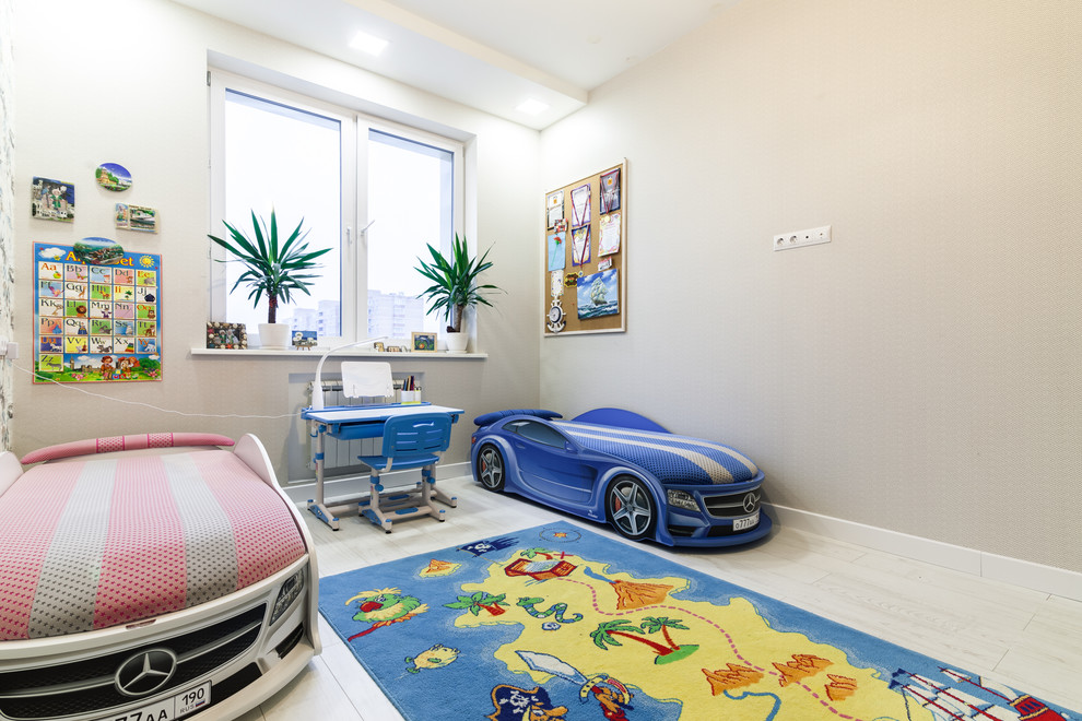 Просторная трехкомнатная квартира с приятным разноуровневым освещением в минимал