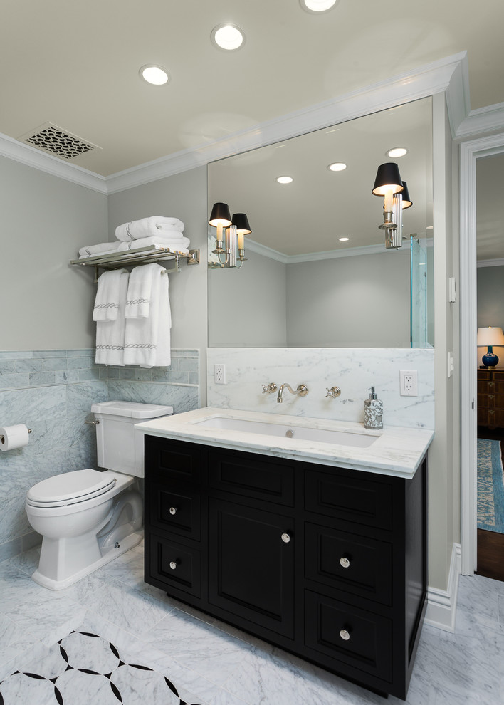 Inspiration for a traditional bathroom in Los Angeles with an undermount sink, shaker cabinets, black cabinets, a two-piece toilet, gray tile and grey walls.