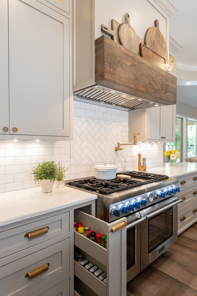 Transitional kitchen photo in Houston