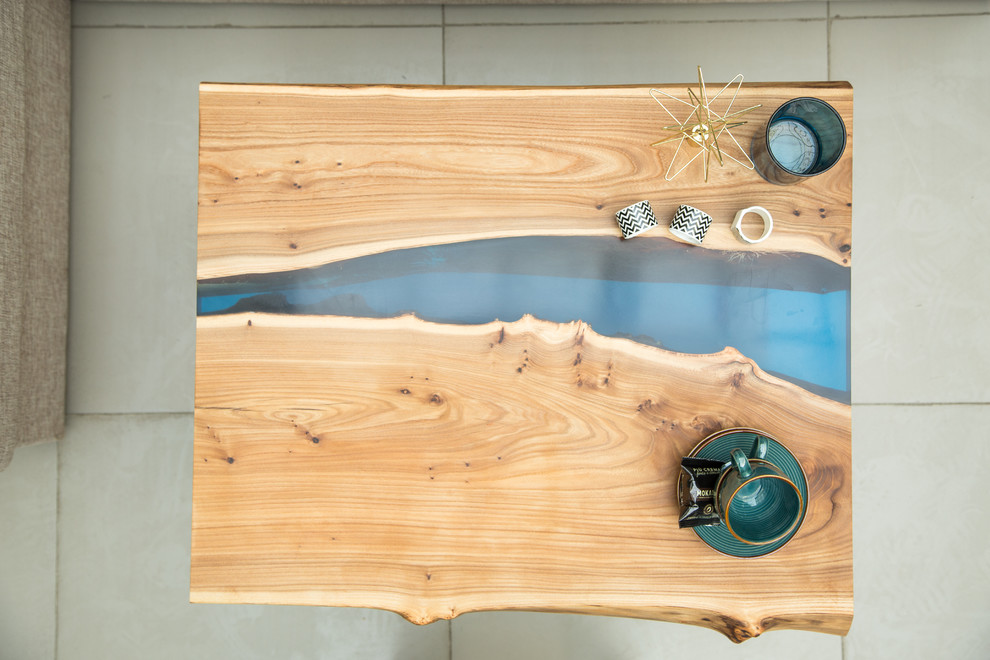 Столик-карагач с рекой синего цвета