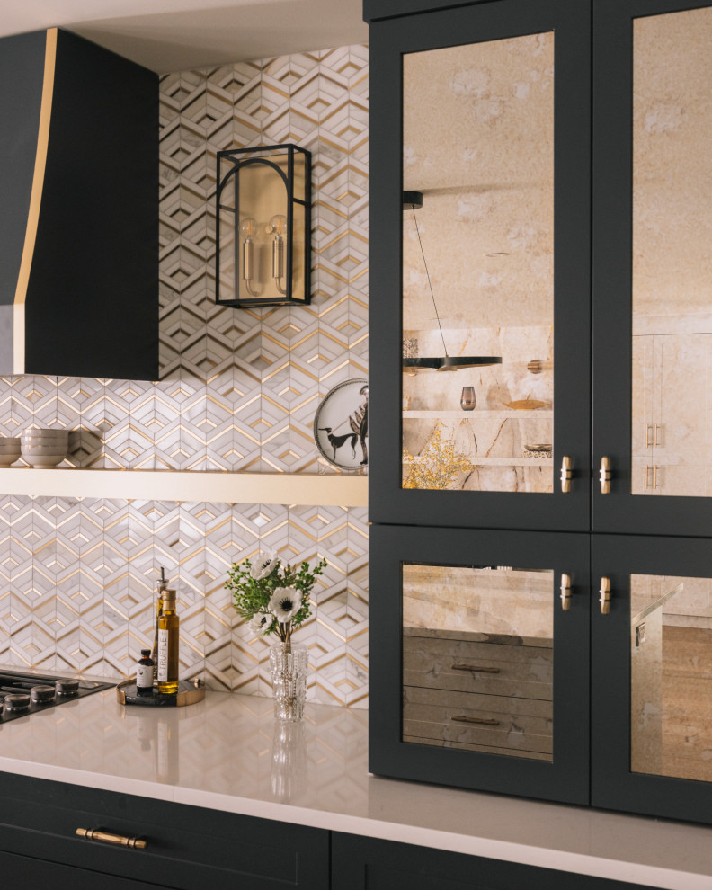 Kitchen - modern kitchen idea in Toronto