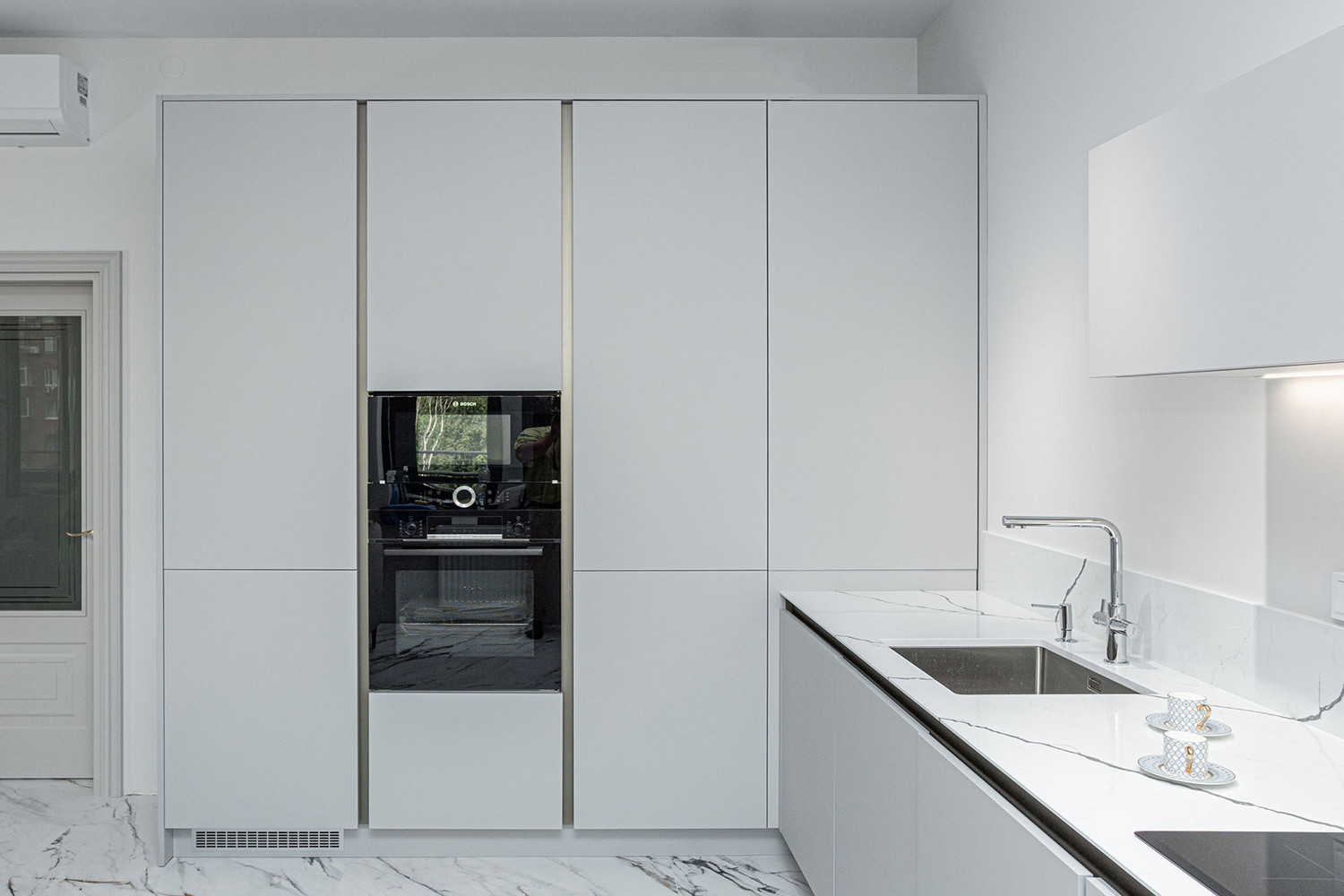 Белая кухня по последним трендам