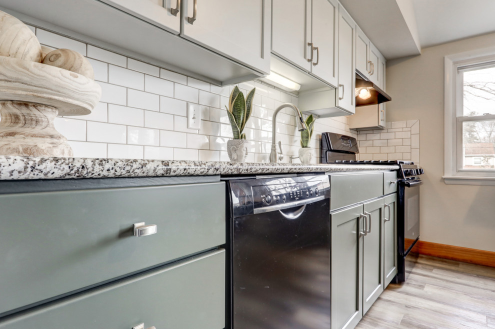 Eat-in kitchen - mid-sized transitional l-shaped eat-in kitchen idea with recessed-panel cabinets, green cabinets and a peninsula