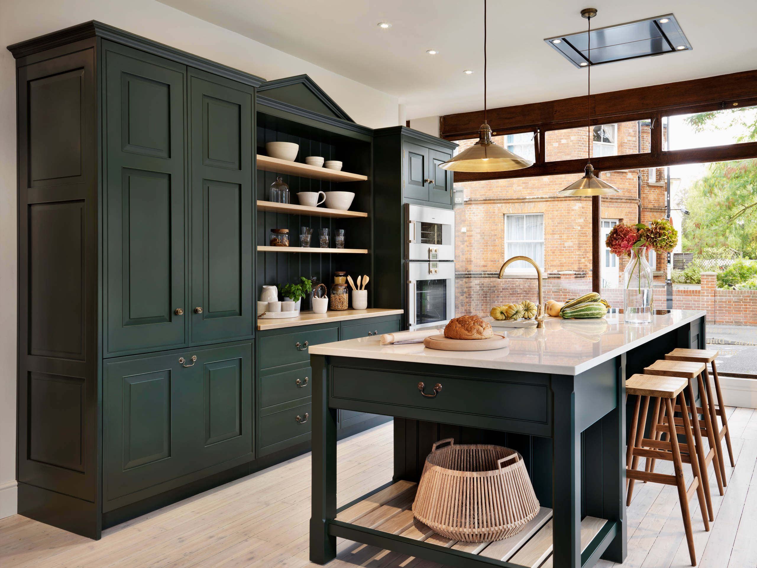 See How Dark Green Can Transform a Room