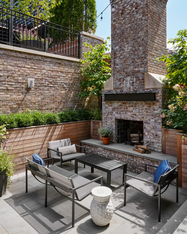 Design ideas for a transitional patio in Chicago.