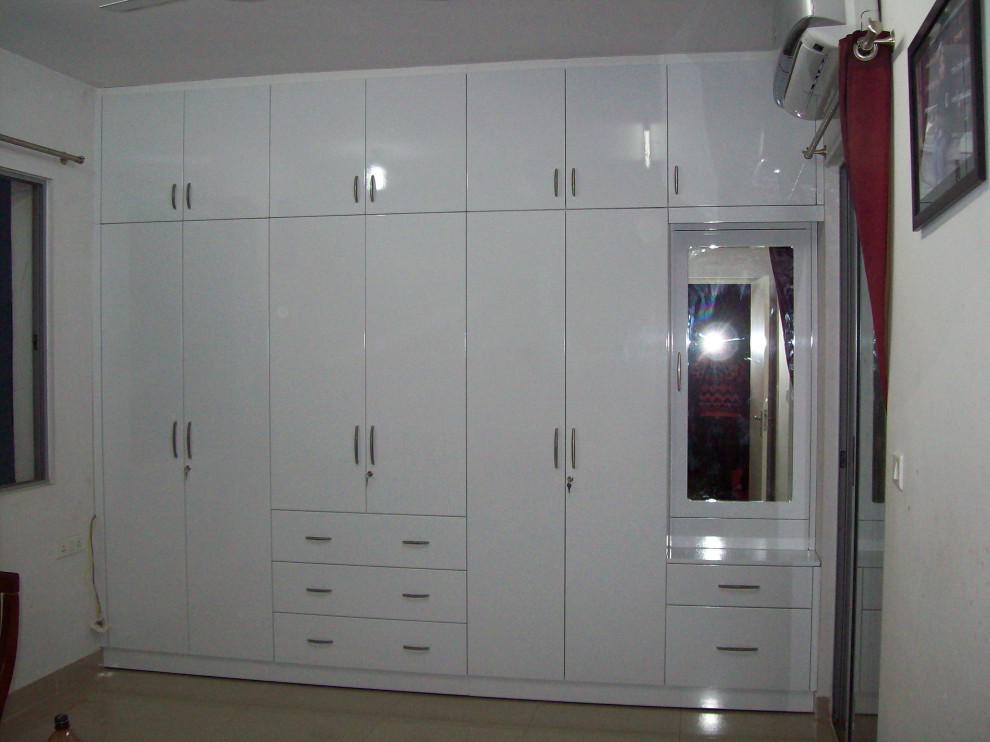 Design ideas for an Indian garage and shed in Bengaluru.