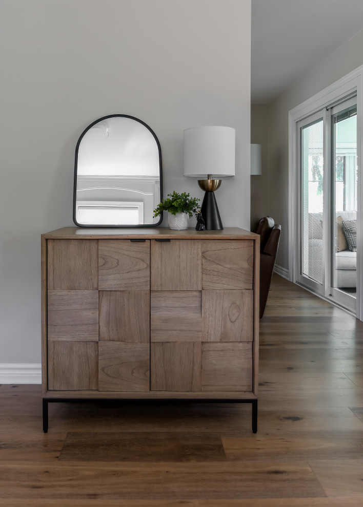 Transitional home design photo in Toronto