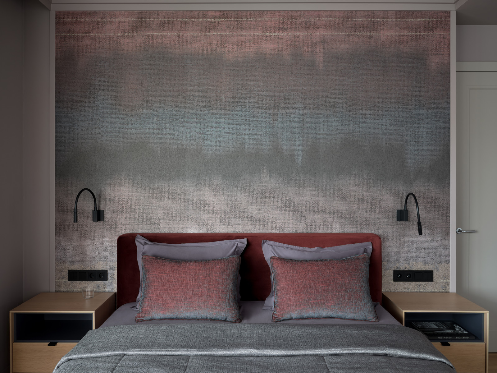 Современный интерьер с фиолетовыми акцентами