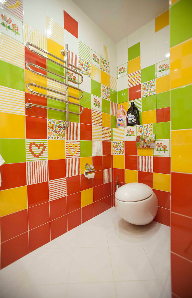 Photo of a contemporary powder room in Moscow.