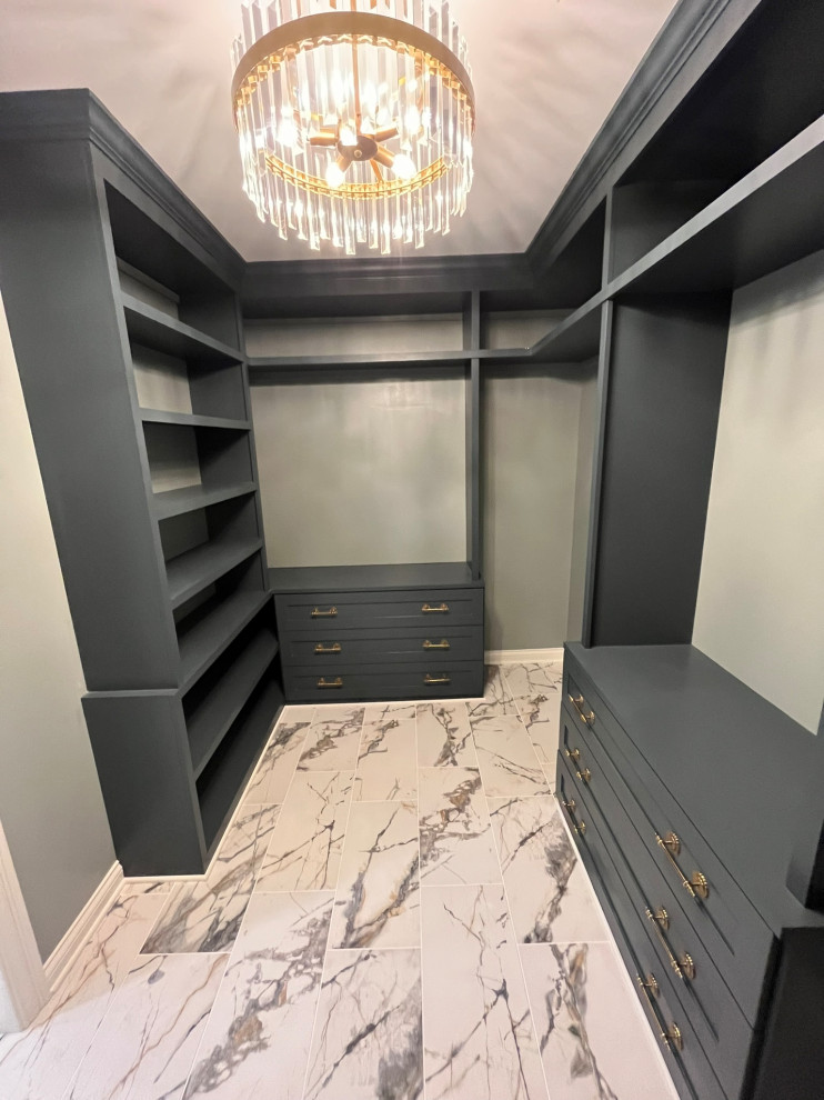 spacious walk-in shower/wet room.