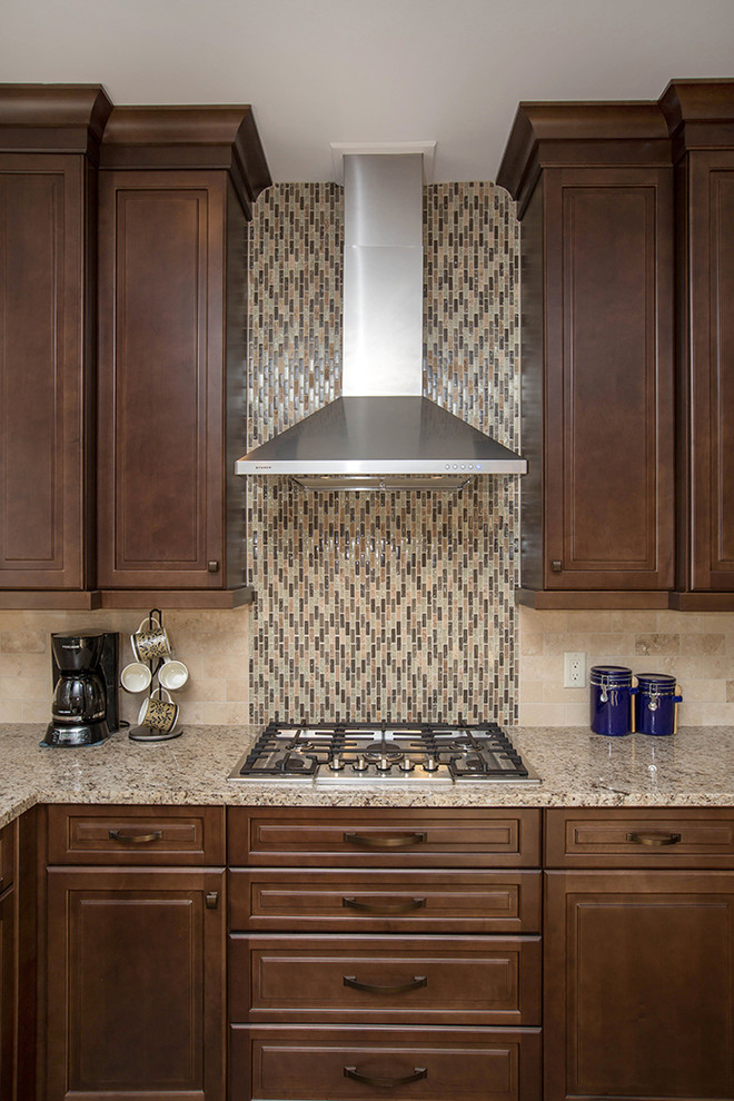 Transitional kitchen photo in Cincinnati