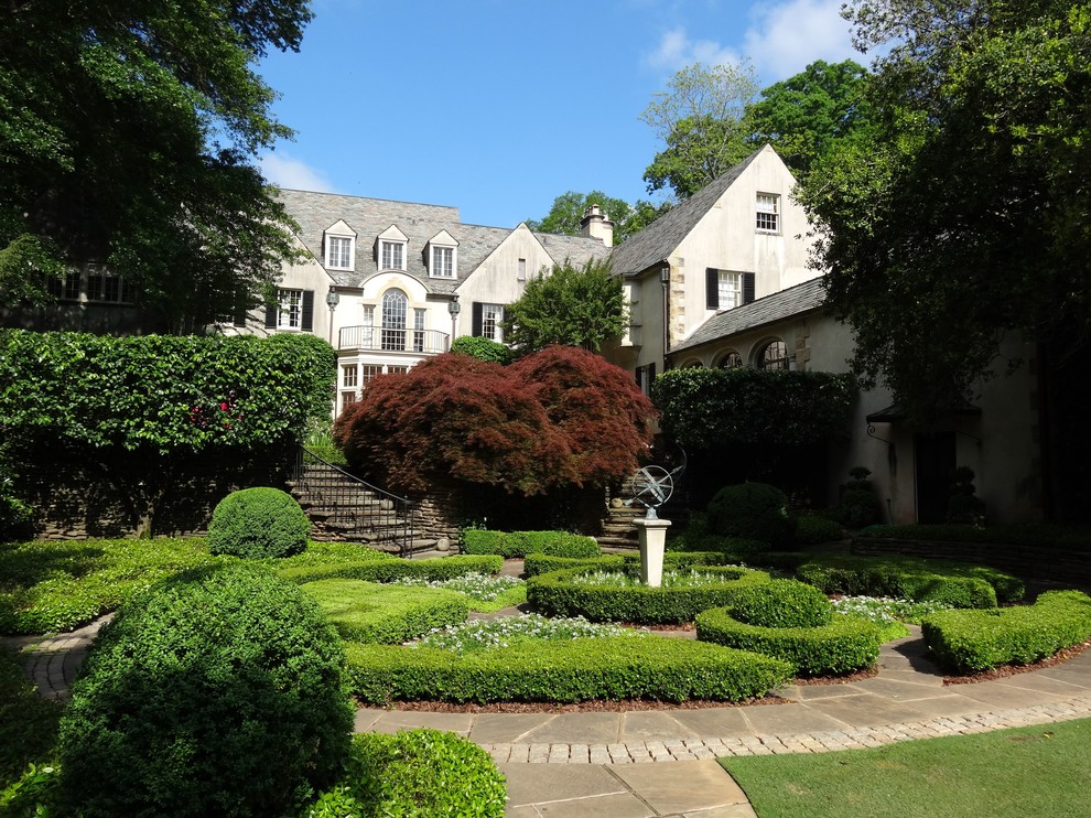 This is an example of a traditional courtyard formal garden in Atlanta.