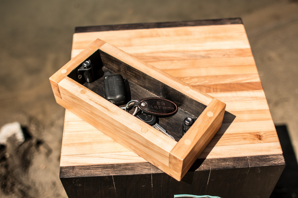 Мини бар с ручной росписью.