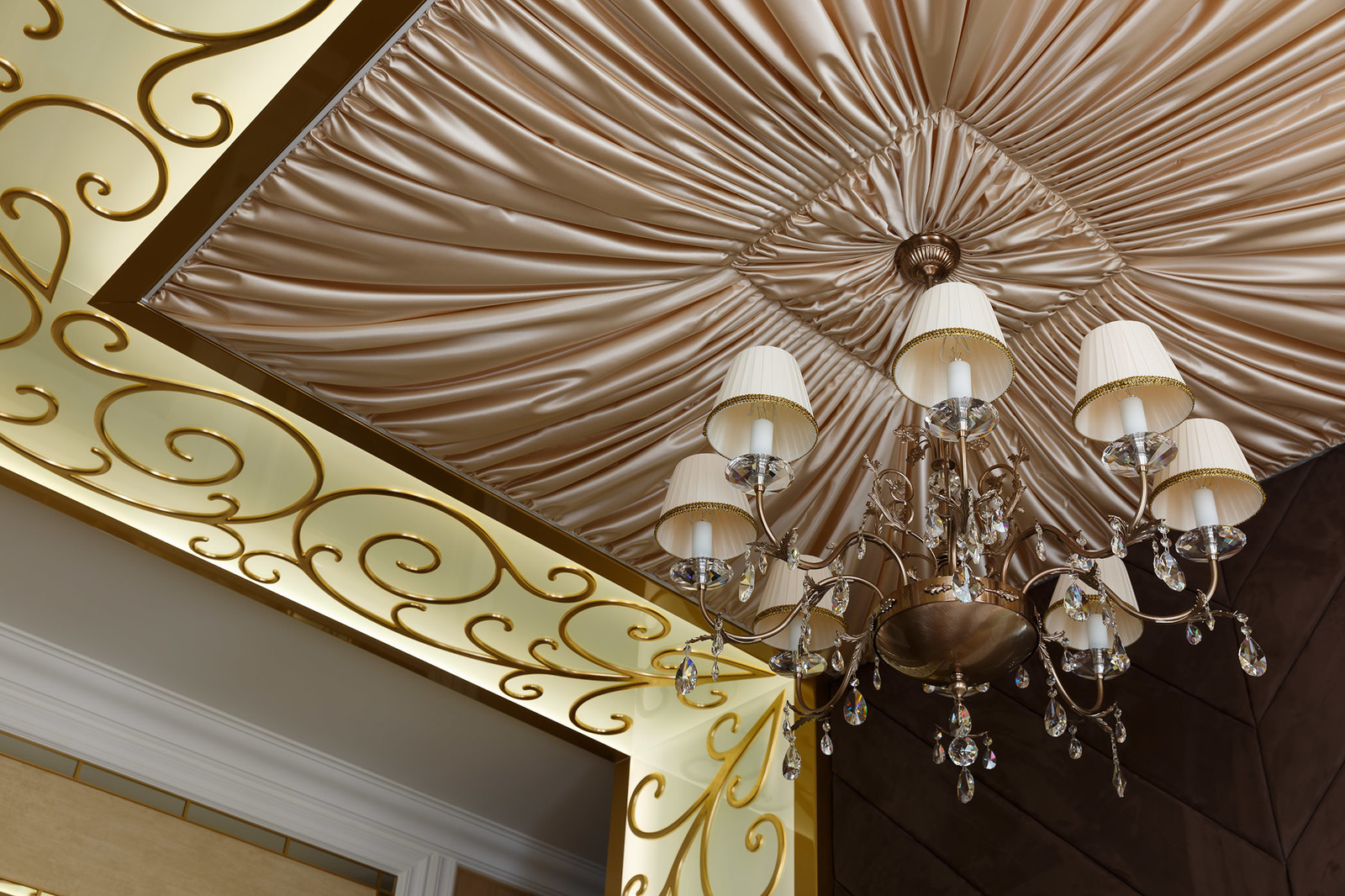 Квартира в клубном жилом комплексе на Крестовском острове в Санкт-Петербурге.