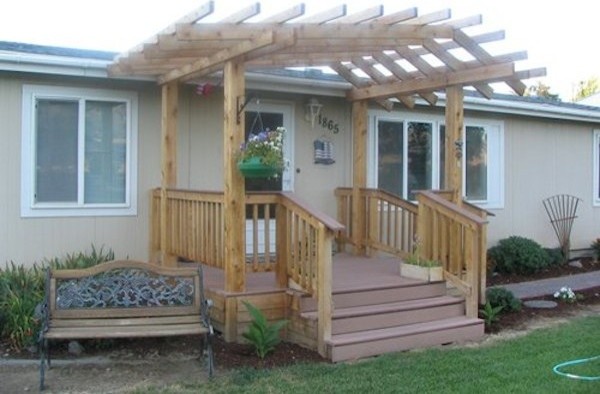 This is an example of a small front yard verandah in Seattle with a pergola.