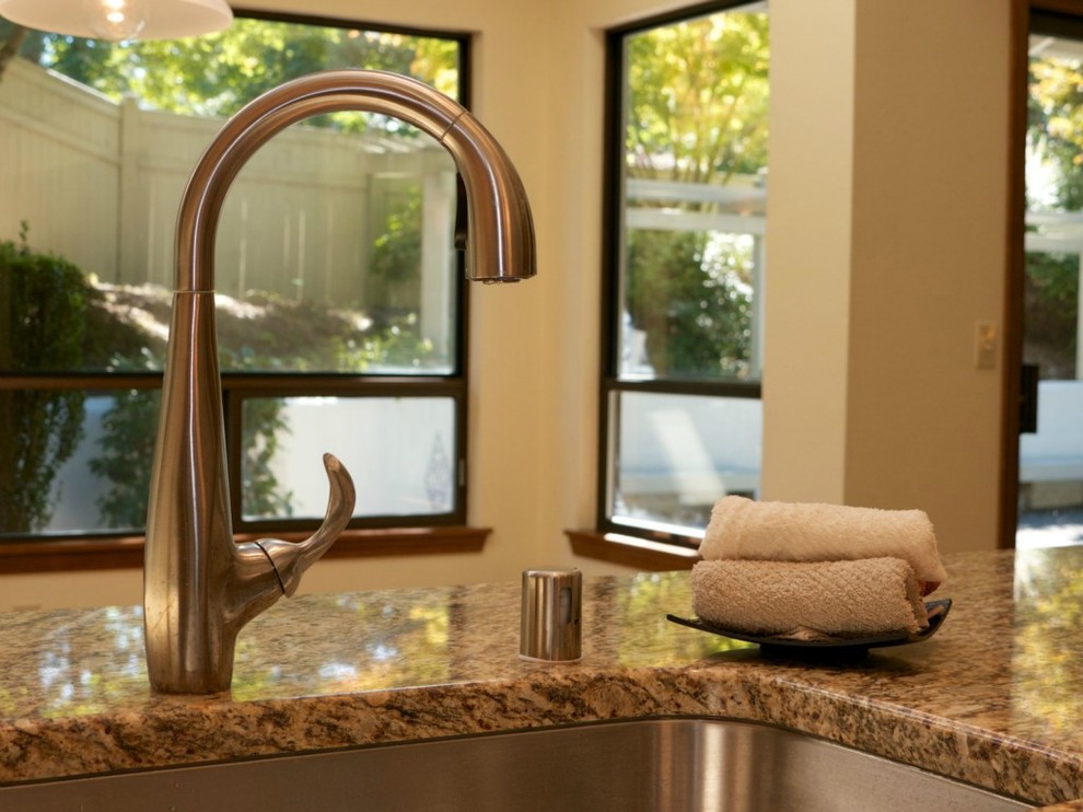 Mid-sized transitional u-shaped kitchen photo in Seattle with granite countertops and no island