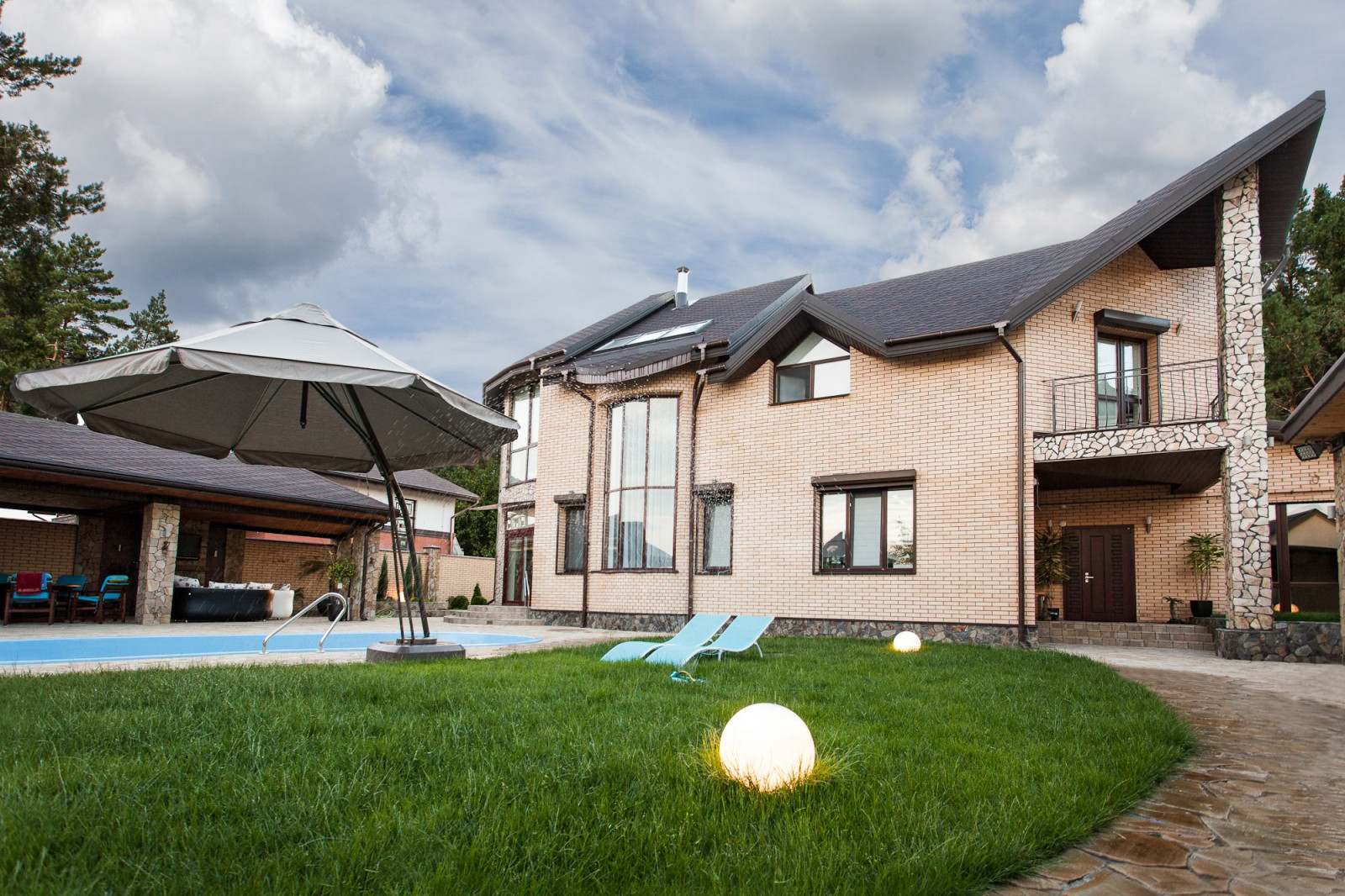 Акцент на белом