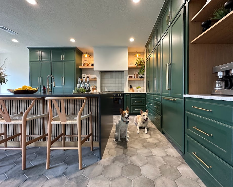 Design ideas for a large transitional l-shaped kitchen pantry in Dallas with a single-bowl sink, shaker cabinets, green cabinets, quartzite benchtops, white splashback, ceramic splashback, panelled appliances, porcelain floors, with island, grey floor and black benchtop.