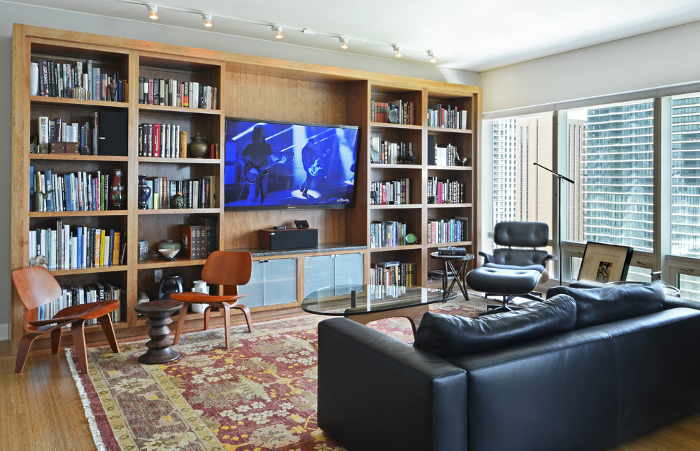 Large modern living room in Chicago with a library, beige walls and carpet.