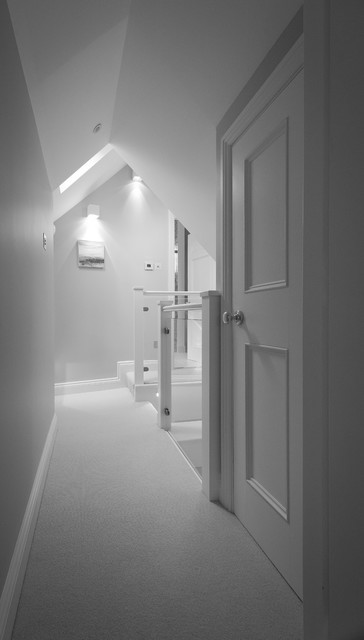 T-Space Design & Build - Loughton contemporaneo-recibidor-y-pasillo