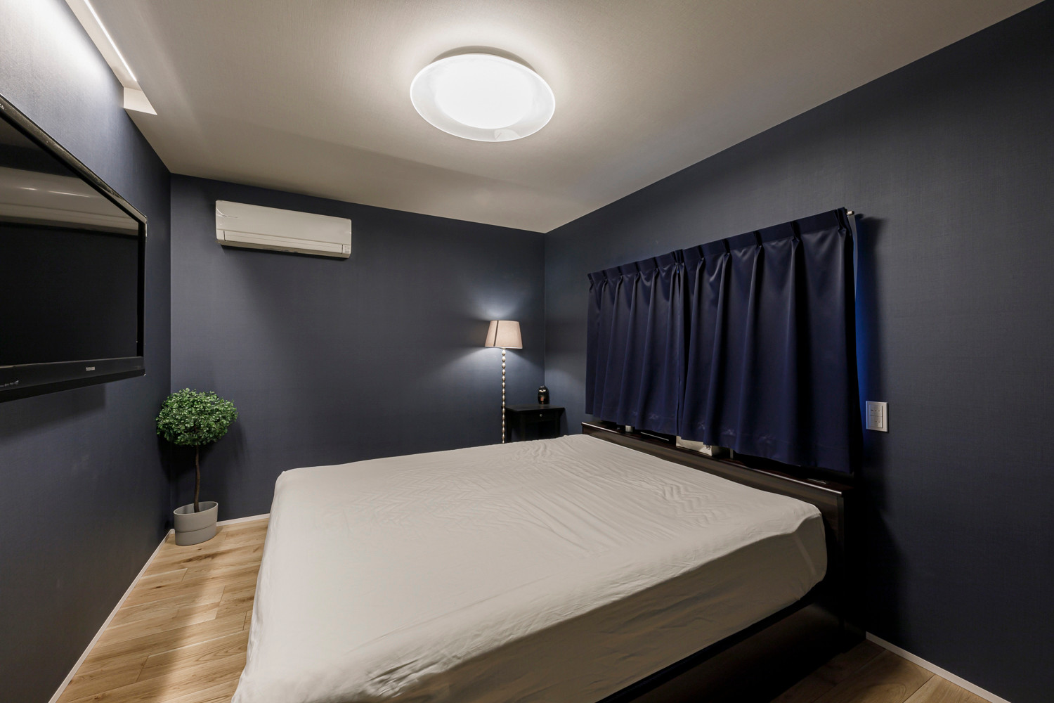 和モダンなおしゃれな寝室 壁紙 のインテリア画像 75選 22年11月 Houzz ハウズ 和モダンなおしゃれな寝室 壁紙 のインテリア画像 75選 22年11月 Houzz ハウズ