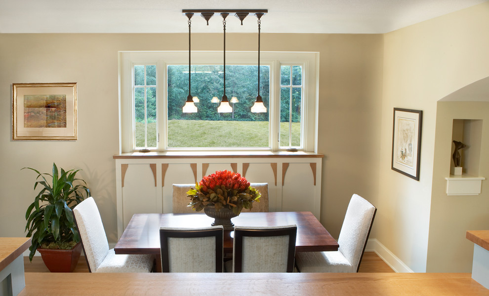 Design ideas for a traditional dining room in Minneapolis.