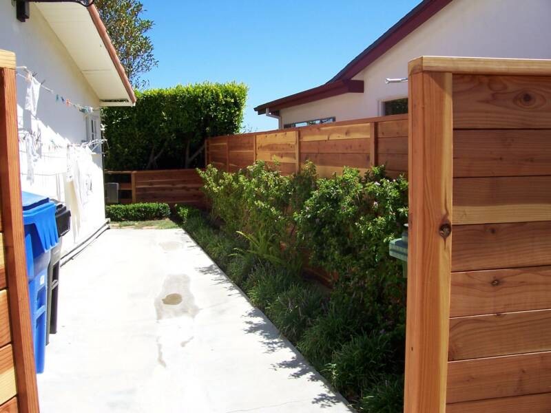 Example of a transitional deck design in Los Angeles