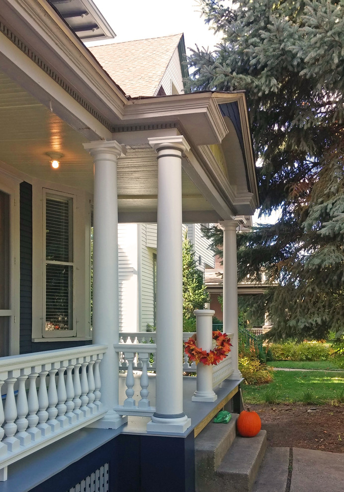 Inspiration for a traditional front yard verandah in Minneapolis with a roof extension.