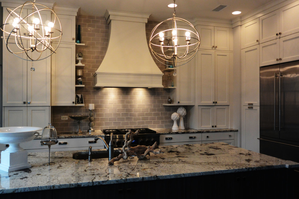 Transitional kitchen photo in Chicago