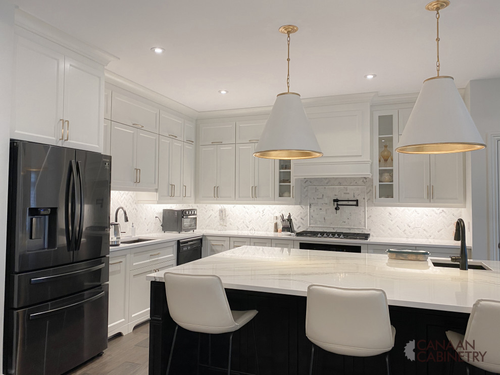 Example of a transitional kitchen design in Toronto